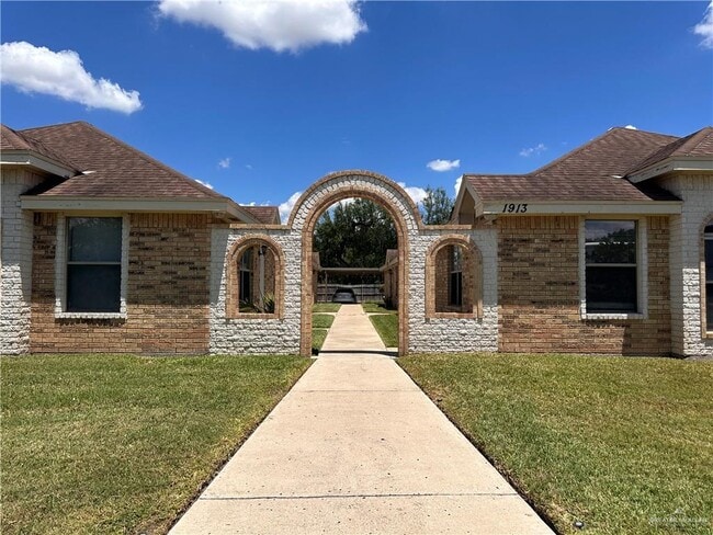 Primary Photo - 14 West Dr