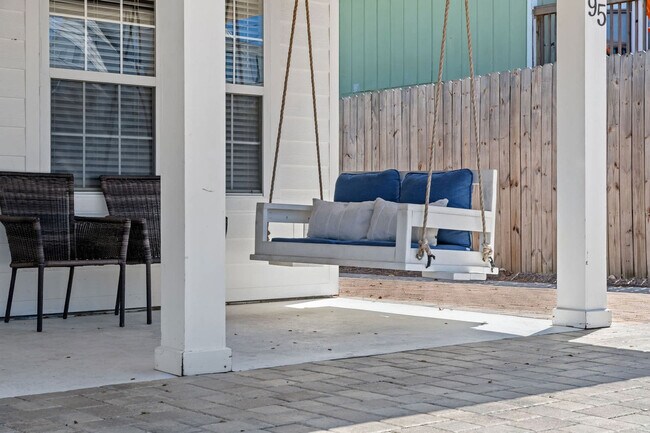 Building Photo - 95 Cobia St