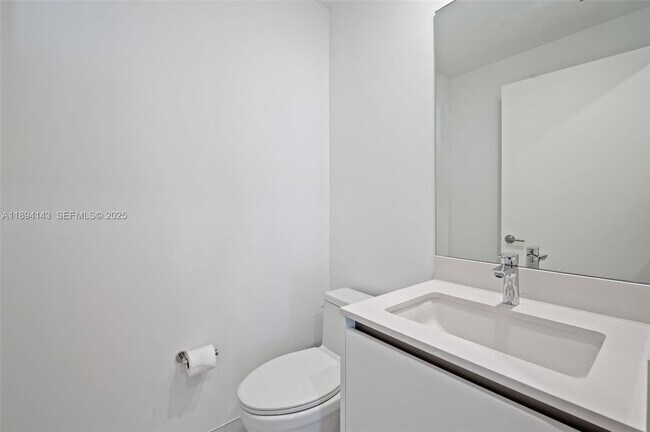 Building Photo - 900 N Ocean Blvd