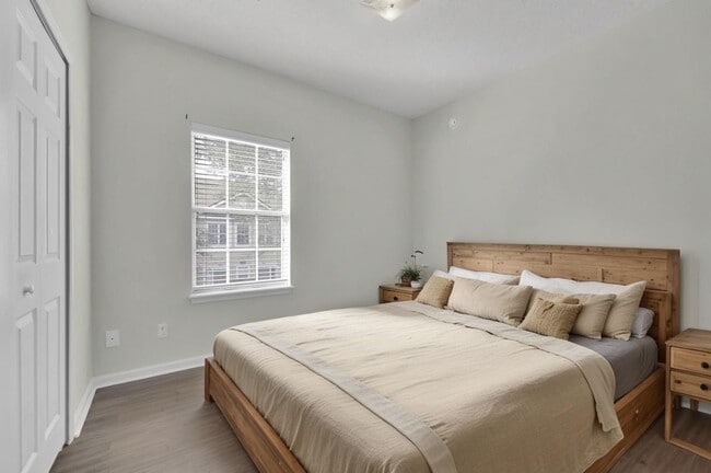 Building Photo - Bright and Spacious Townhome in Gate Community