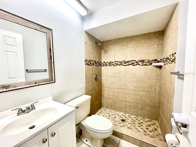 Building Photo - 10026 Chesham Dr