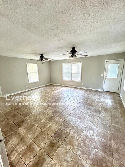 Building Photo - 105 Meadowlark Pl