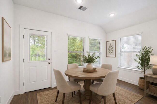 Building Photo - 1600 Portia Ln