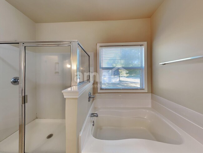 Building Photo - 748 York View Dr