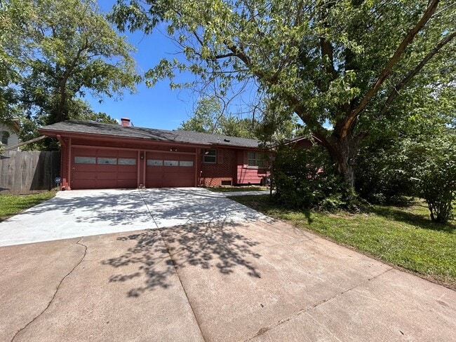 Primary Photo - Cute 3 bed 1 bath