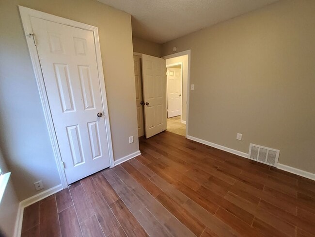 Building Photo - 4582 Summer Creek N