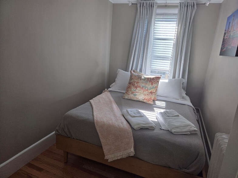 Building Photo - 414 Cambridge St