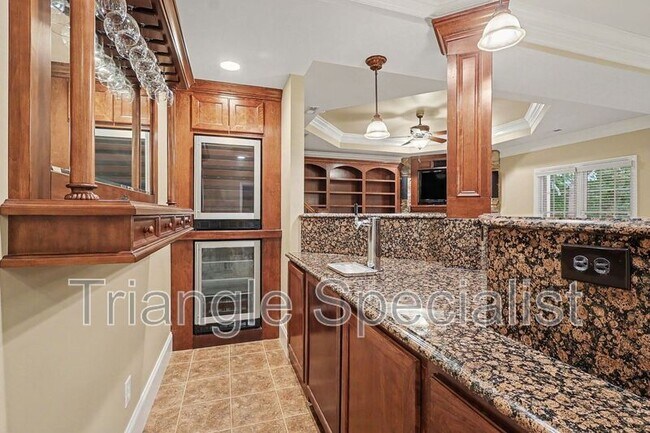 Building Photo - 6121 Carlyle Dr