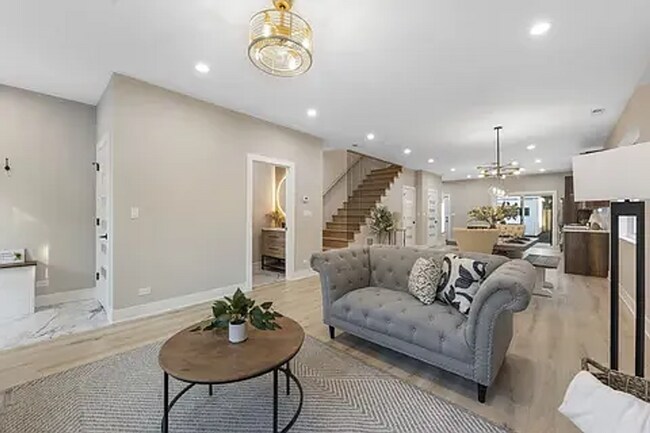 Building Photo - 5901 W Erie St