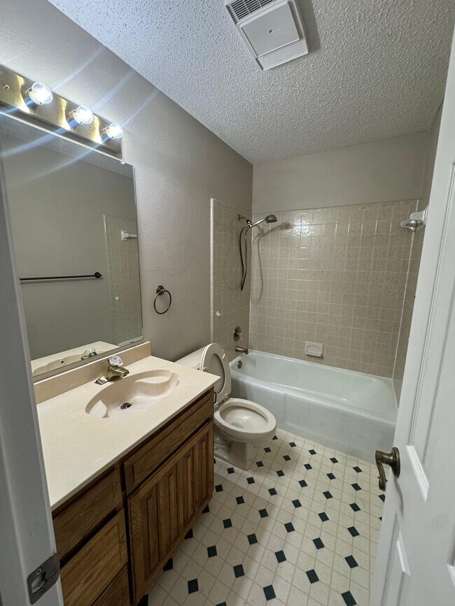 Building Photo - 1511 Garrison St