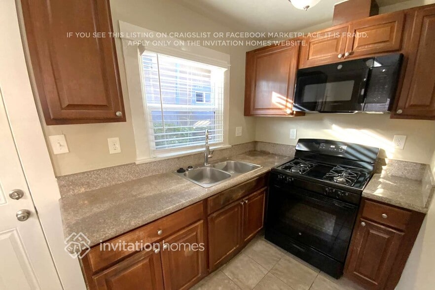 Building Photo - 152 E 70th St