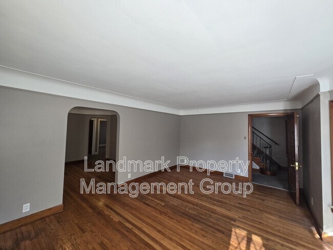 Building Photo - 9657 Outer Dr E