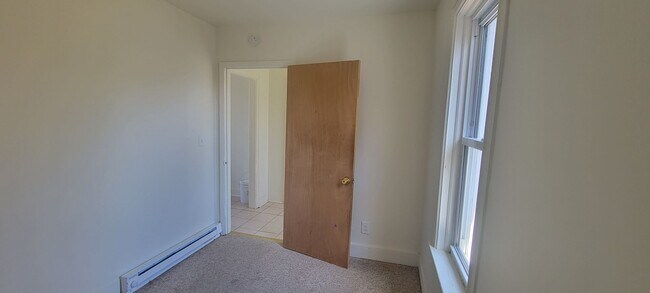 Building Photo - 217 Pen Argyl St