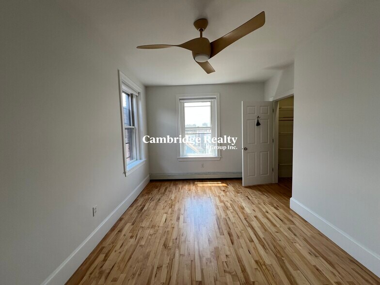 Building Photo - 1228 Cambridge St