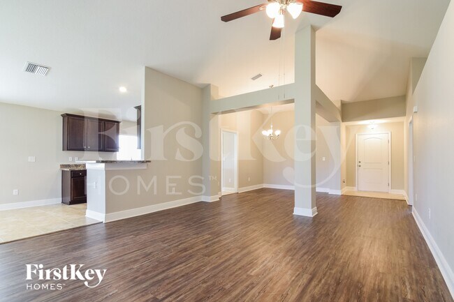 Building Photo - 14503 Dunrobin Dr