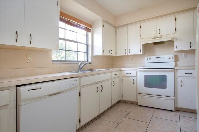 Building Photo - 2413 Aspinwall St