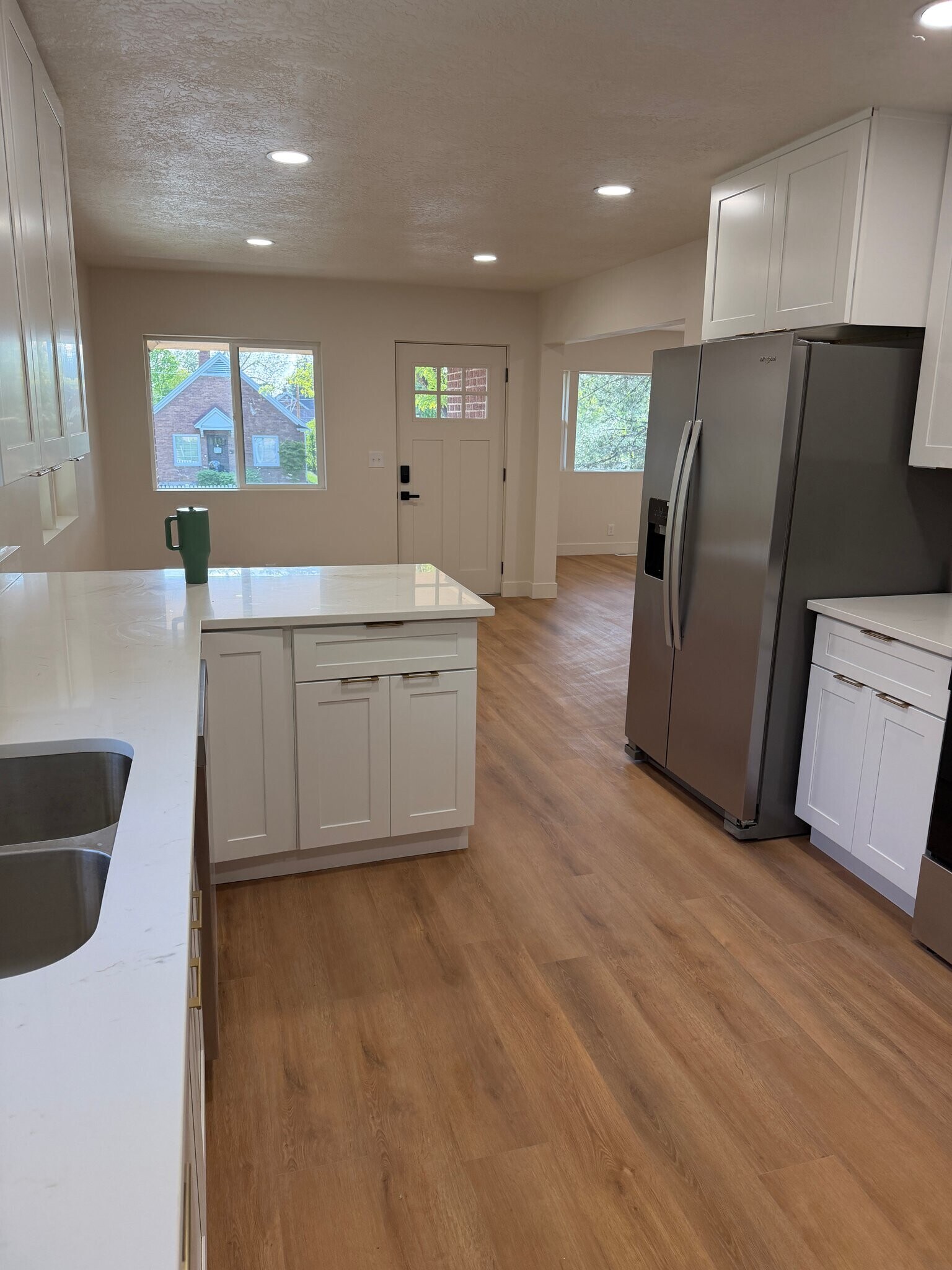 Building Photo - 2543 Highland Dr