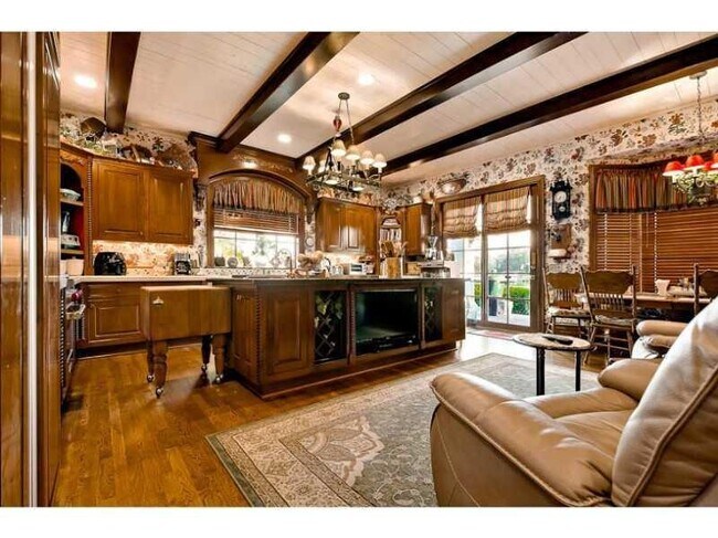 Building Photo - 1501 N Starr Dr