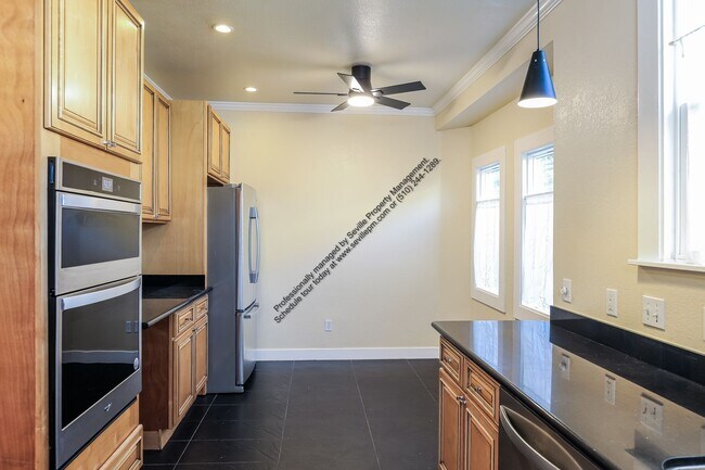 Building Photo - Stunning 3BR / 2BA Split-Level Home in Maxwell Park!