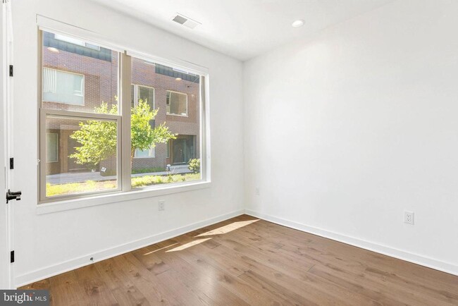 Building Photo - 3213 Birchview Walk