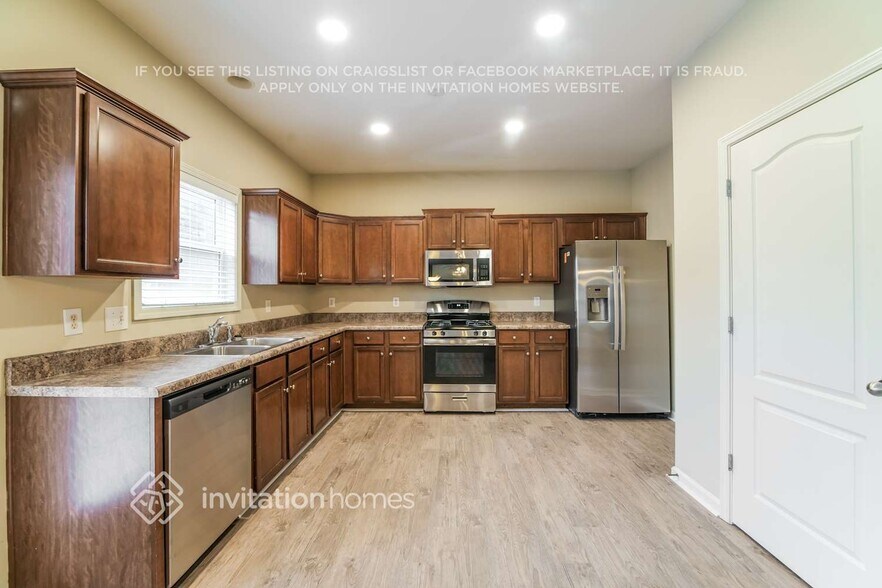 Building Photo - 75 Monarch Way