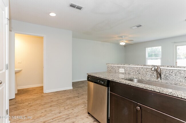 Building Photo - 522 Eiseman Wy