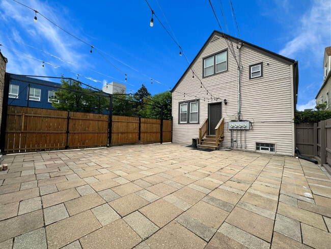 Building Photo - 2301 N Lockwood Ave