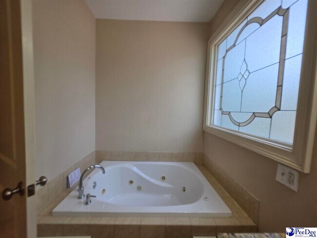 Building Photo - 995 Maggie Way