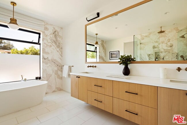 Building Photo - 2137 Glyndon Ave