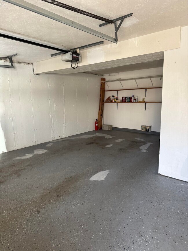 Building Photo - 16 High Bridge Hl