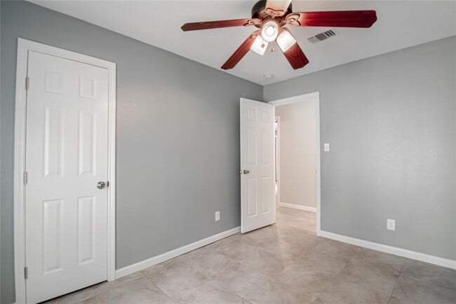Building Photo - 227 Schooner Dr
