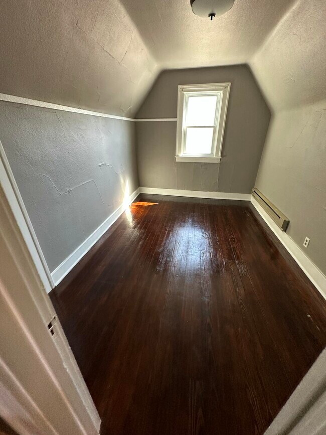 Building Photo - 1601 Hinkson Ave