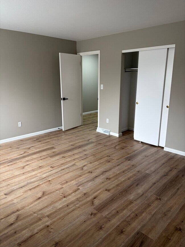 Building Photo - 2728-2738 Juno Place