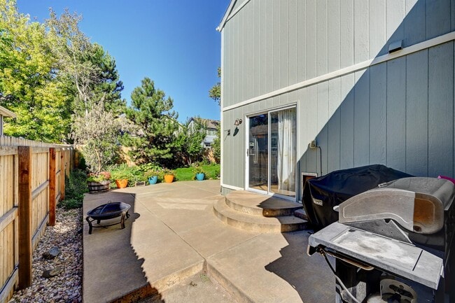 Building Photo - 12737 W Aqueduct Dr
