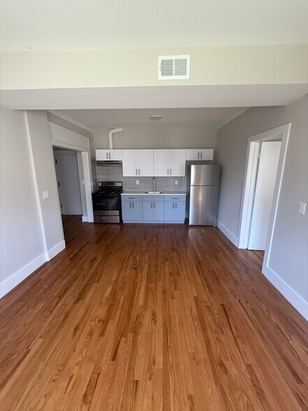 Building Photo - 501 W 7th St