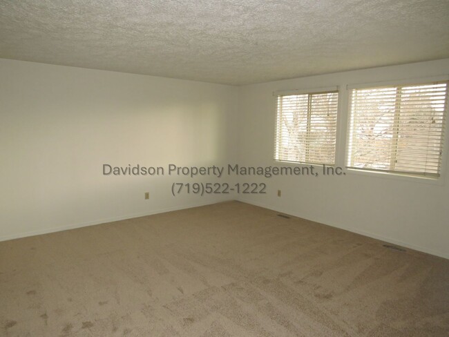 Building Photo - Beautiful 3-Bedroom House in Eastern Color...