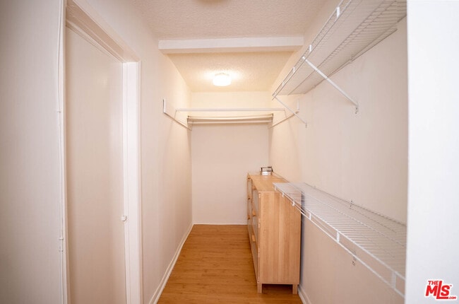 Building Photo - 960 Larrabee St