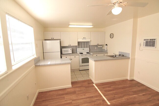 Building Photo - 3 bedroom 2 Baths