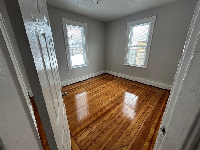 Building Photo - 835 Broadway