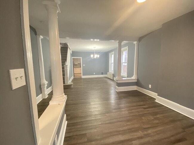 Building Photo - 220 E Marshall St