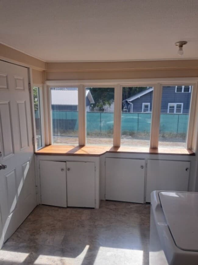 Building Photo - Dishman Hills 4-Bedroom, 1½-Bath Rancher – West Valley School District