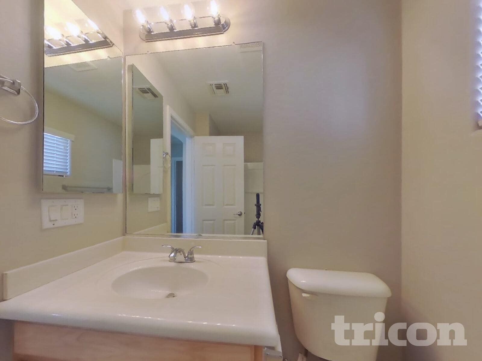 Building Photo - 10268 W Sands Dr