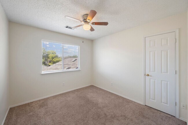 Building Photo - 6917 Club Creek Dr