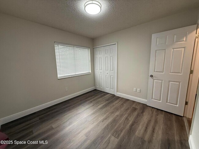 Building Photo - 889 Lamplighter Dr NW