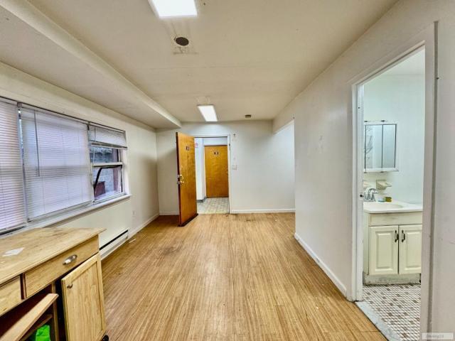 Building Photo - 1 bedroom in ASTORIA NY 11105