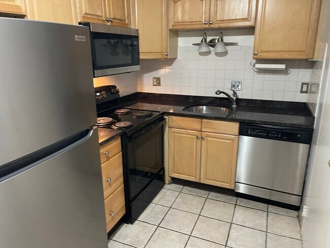 Building Photo - 12 Woodland St