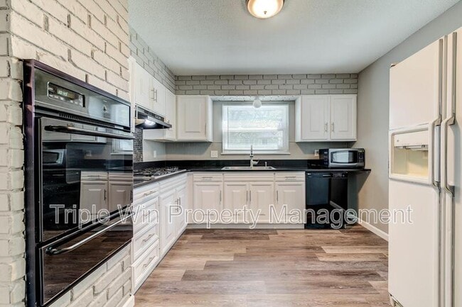 Building Photo - 2250 Spoonwood Dr