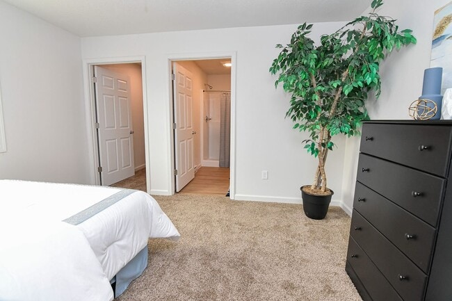 Building Photo - 3 Bedroom, Single-story Townhomes for rent...