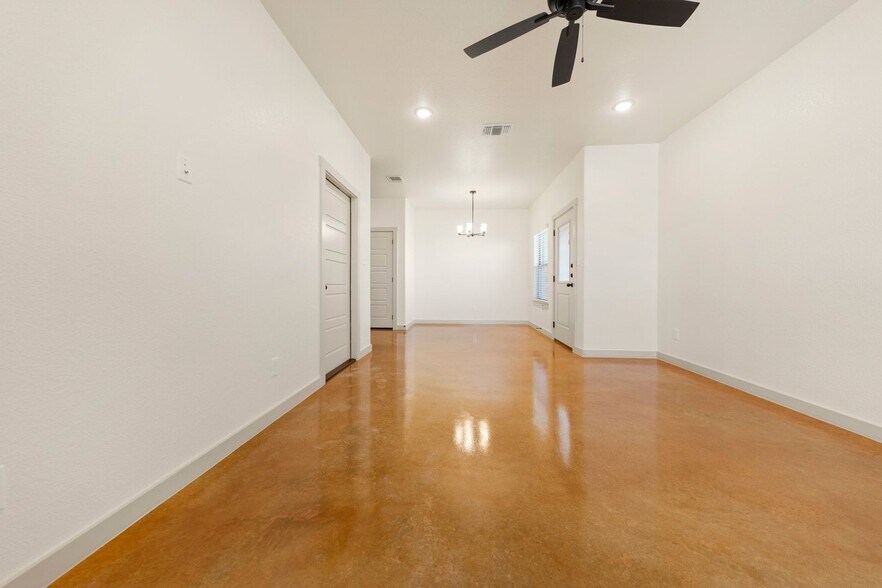 Building Photo - 1912 Caspian Trl