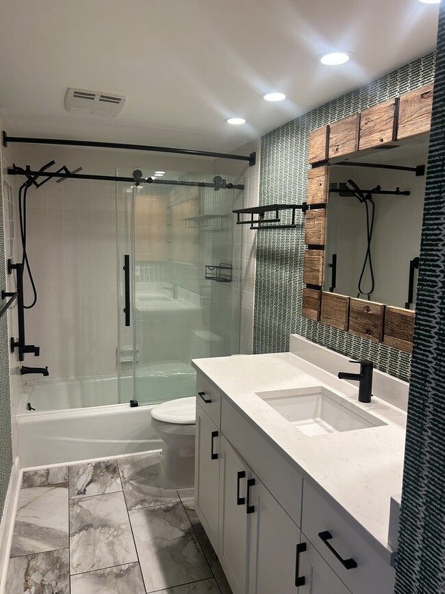 Building Photo - 240 Windward Passage